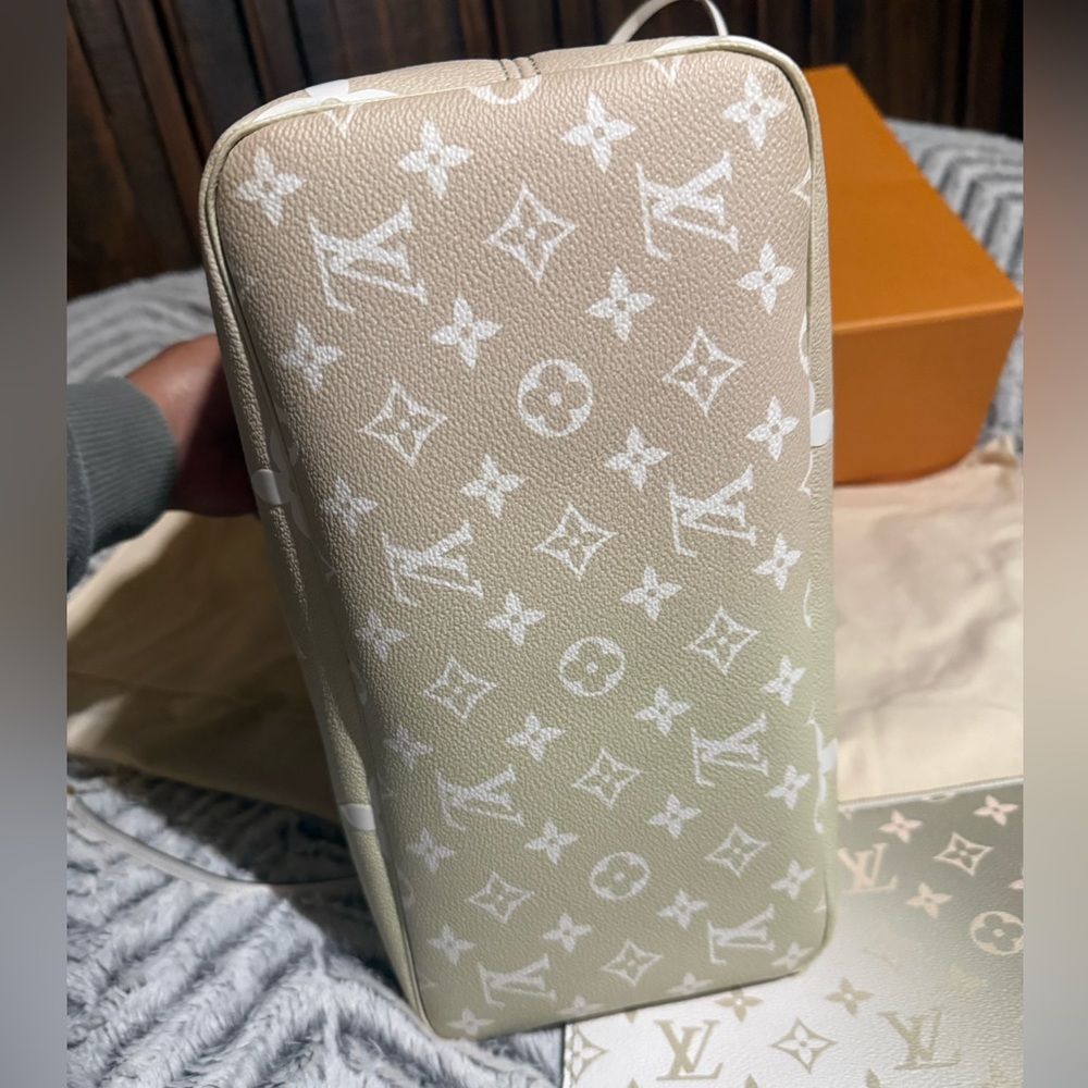Louis Vuitton Limited Edition “Spring In The City” Khaki MM - Picture 10 of 14